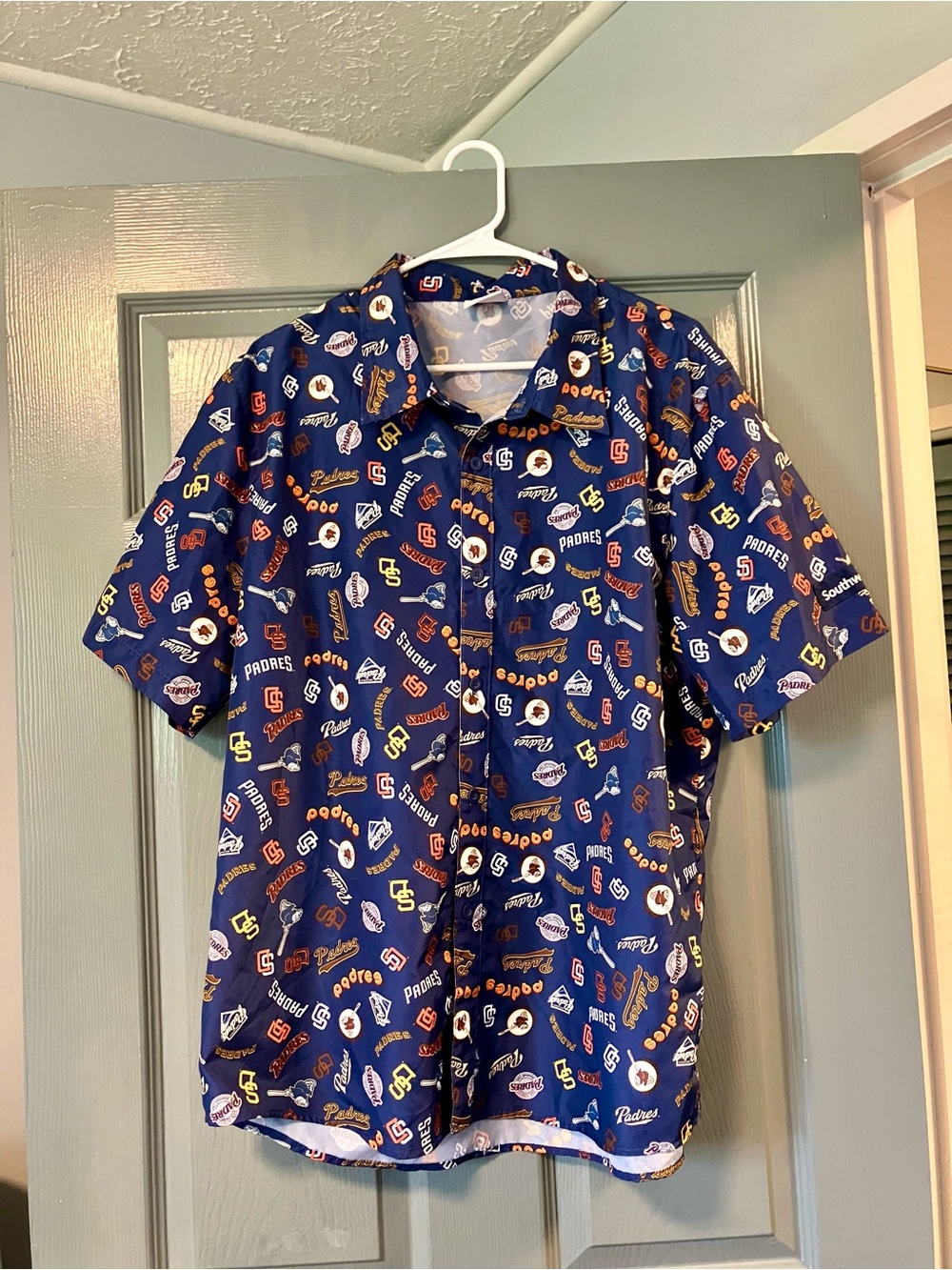Men's San Diego Padres Logo Navy Short-Sleeve Button-Down Shirt